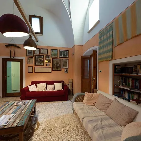 Palazzo La Traja * Gagliano del Capo