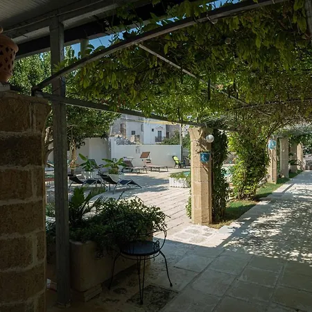 Palazzo La Traja Bed and breakfast