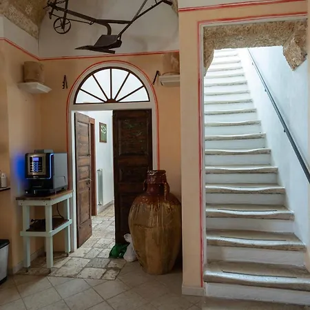 Palazzo La Traja *