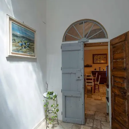 Palazzo La Traja Bed & Breakfast *