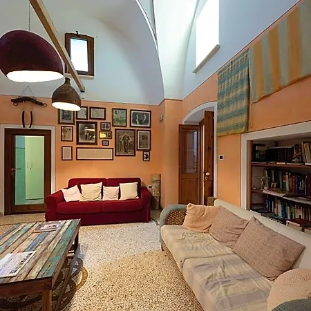 Palazzo La Traja Bed & Breakfast 4*