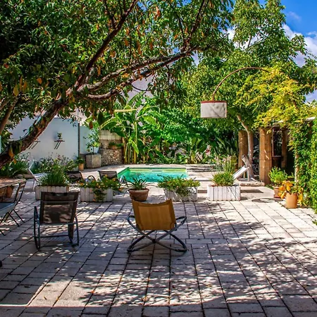 Palazzo La Traja Bed & Breakfast