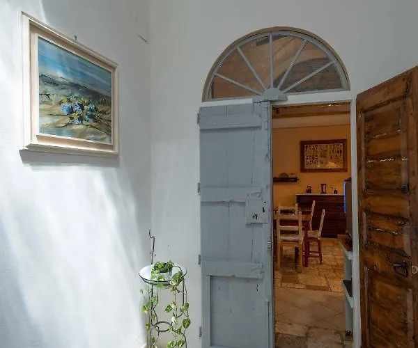 Palazzo La Traja Nocleg ze śniadaniem 4*